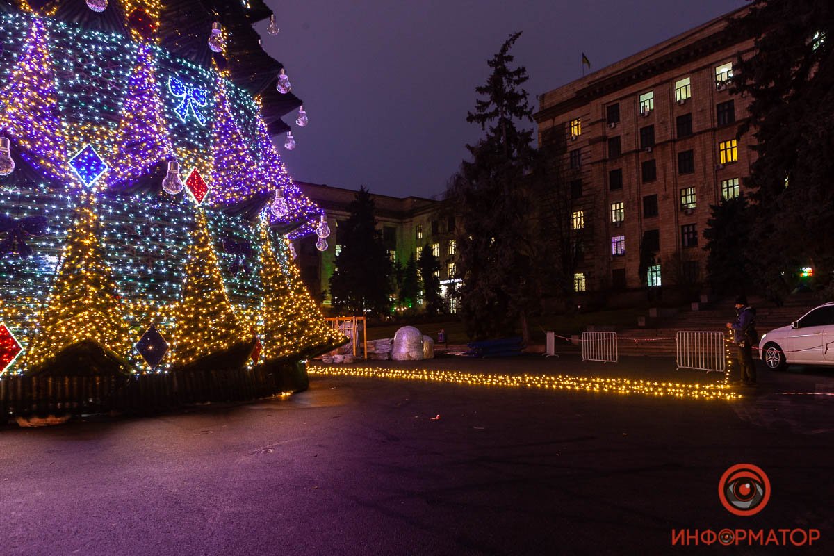 Продолжают украшать 