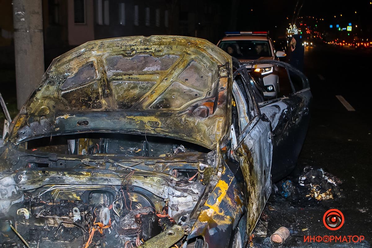 За пару минут легкое задымление переросло в серьезный пожар За пару минут легкое задымление переросло в серьезный пожар