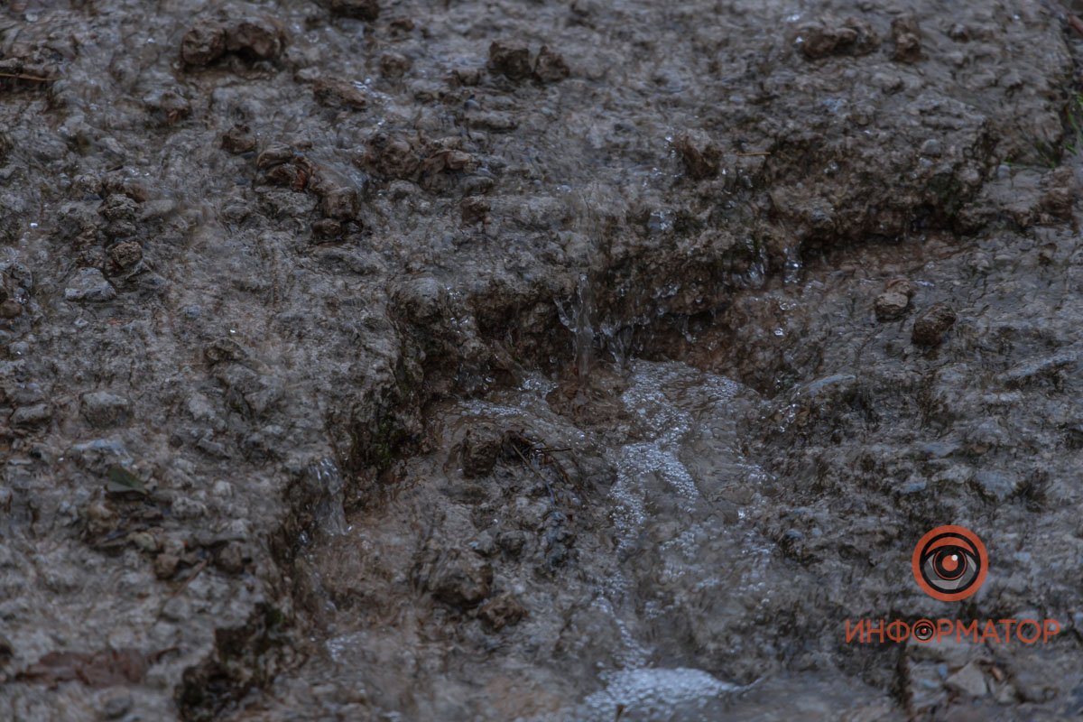 Вода течет уже второй день