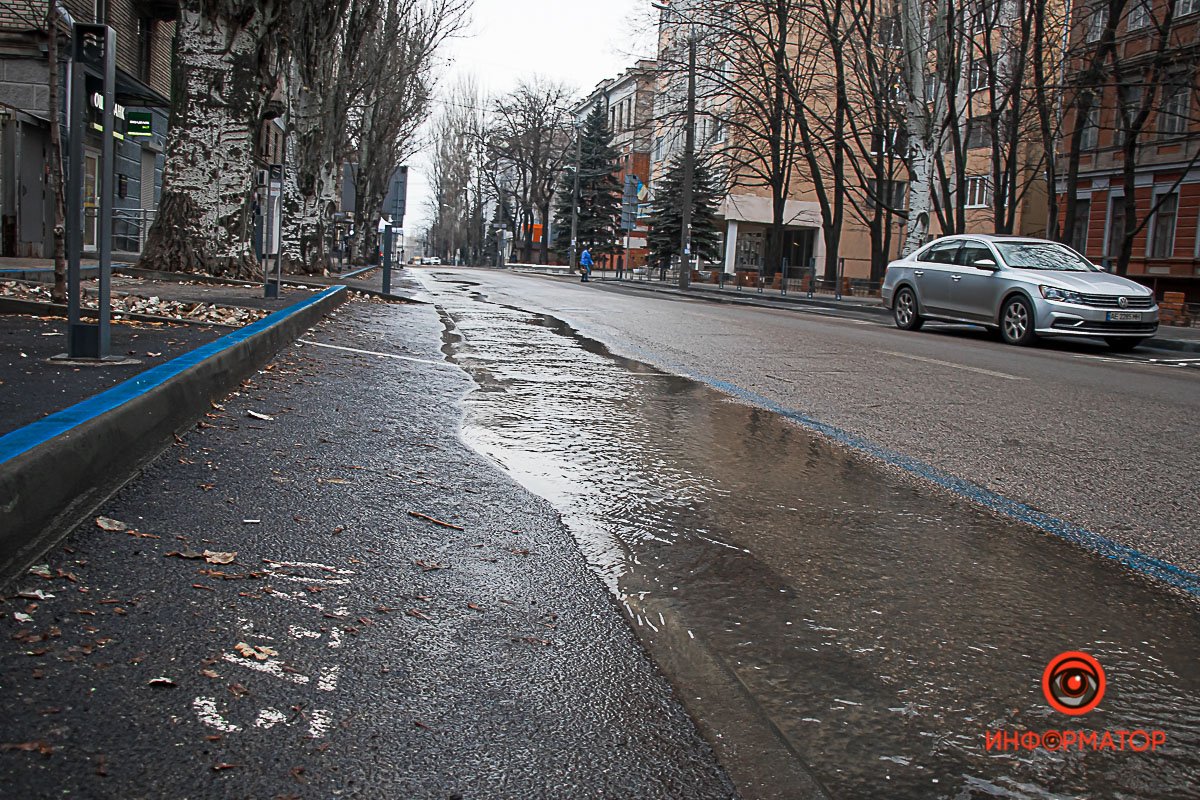 Водой залило проезжую часть