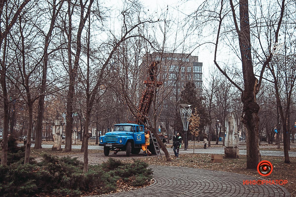 Украшают сквер