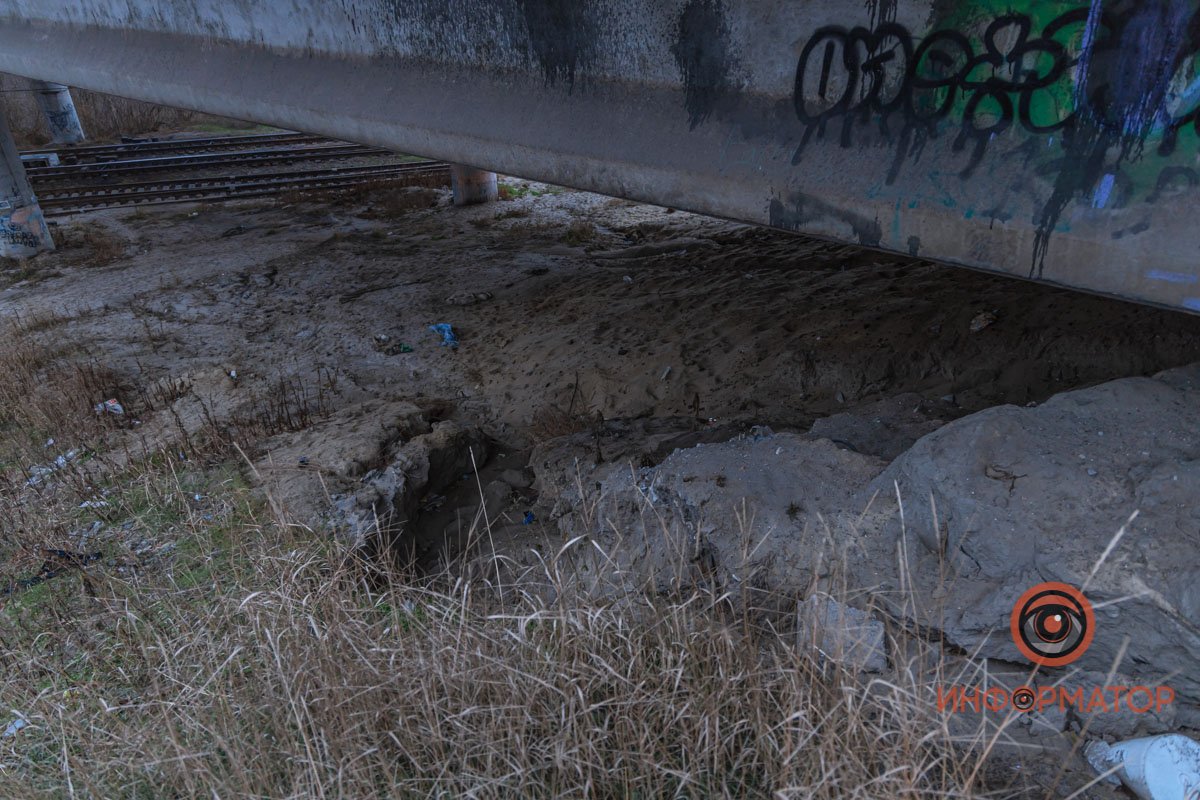 Как выглядит участок под мостом