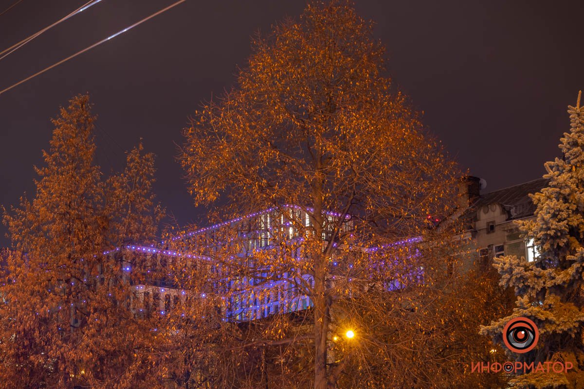 Свет доносится отовсюду