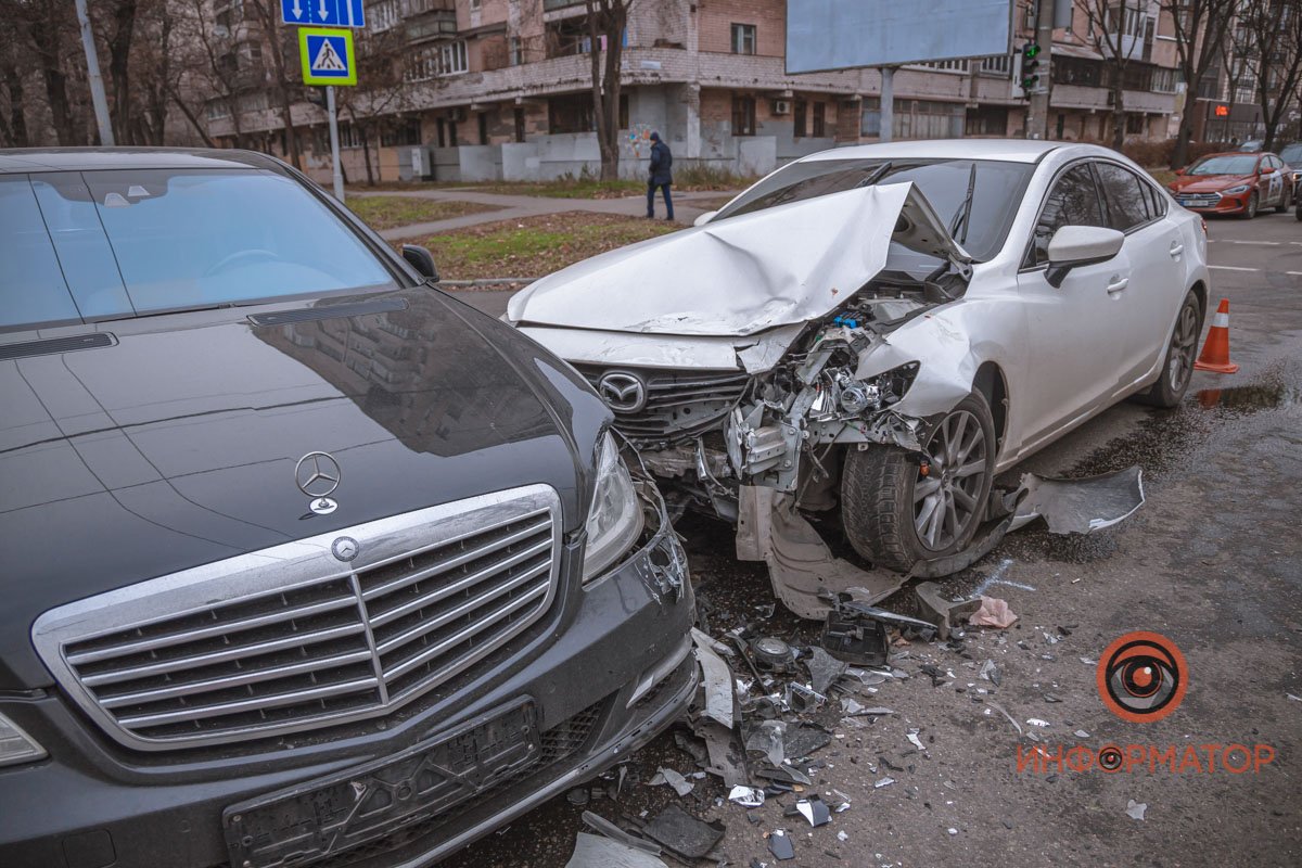 Mercedes двигался по Шмидта