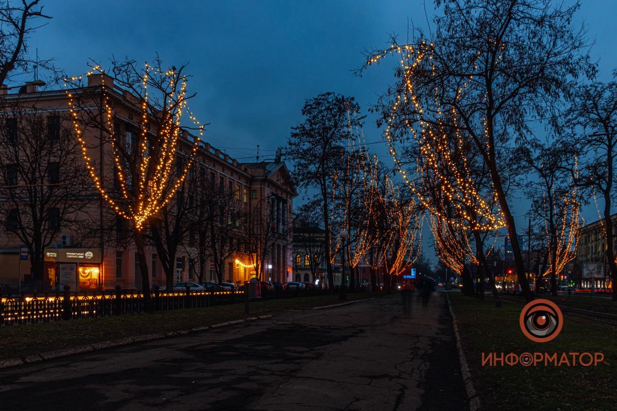 Будем думать, планета ещё достойна Получить хоть надежду на чудо, в дар.