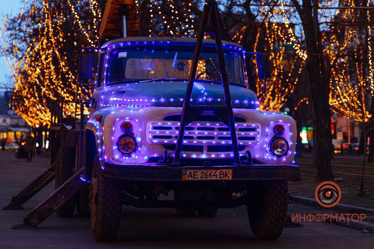 Гражданина печальной людской страны.