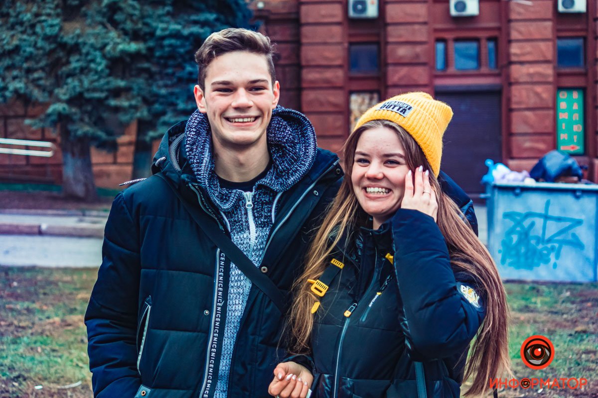 Эй, оу, закрывайте голую шею! И это мы не спрашиваем о том, где ваша шапка! 😡