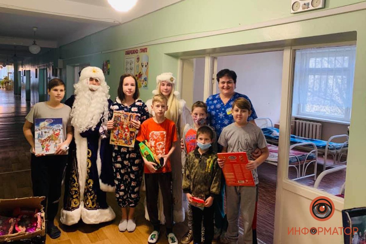 Они приложили максимум усилий для того, чтобы создать в областной детской больнице на Космической действительно волшебную атмосферу
