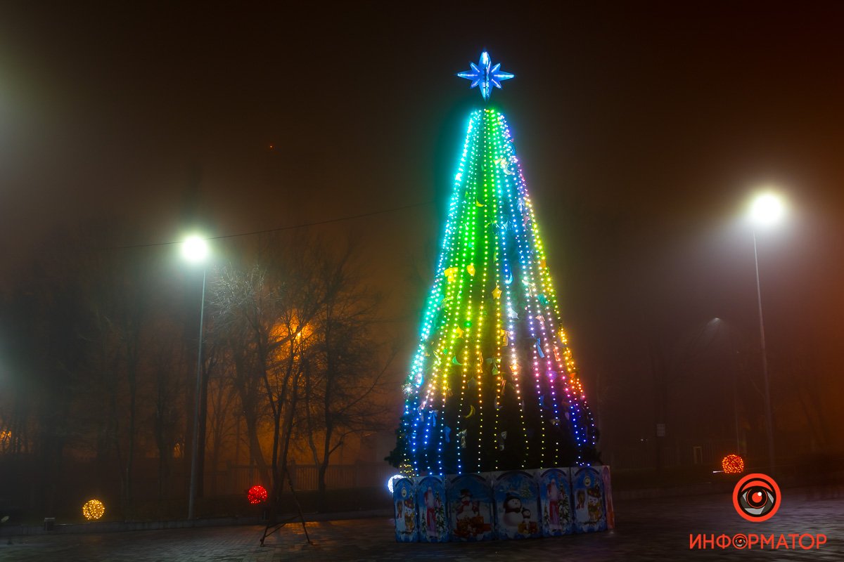 На верхушке - звезда