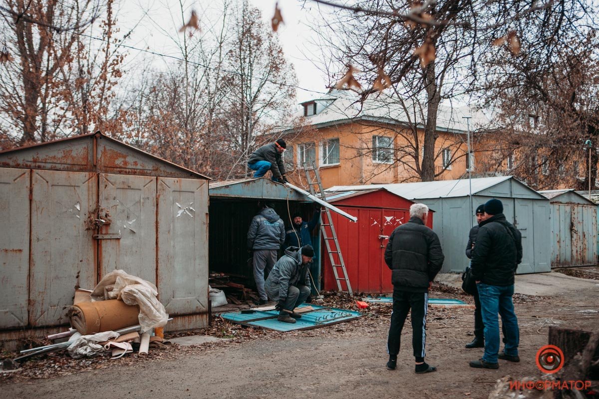 Мужчина набросился на демонтажников Мужчина набросился на демонтажников