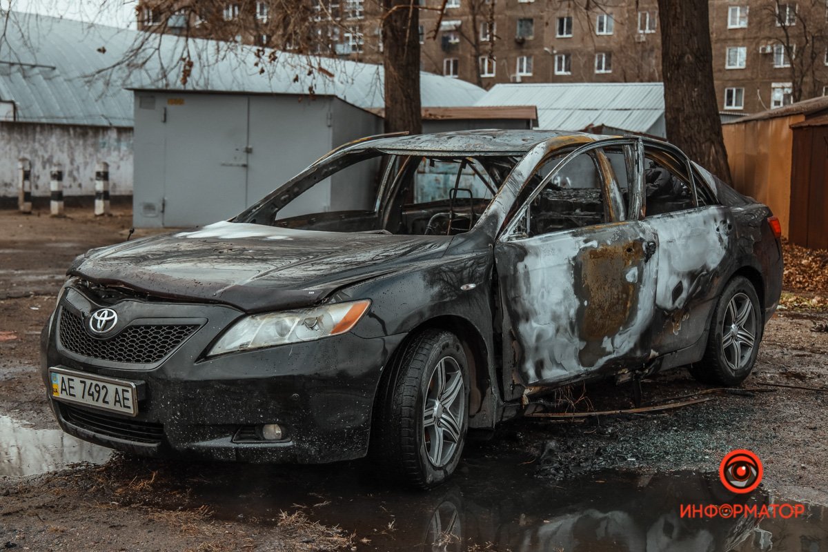 На Холодильной сгорела Toyota На Холодильной сгорела Toyota