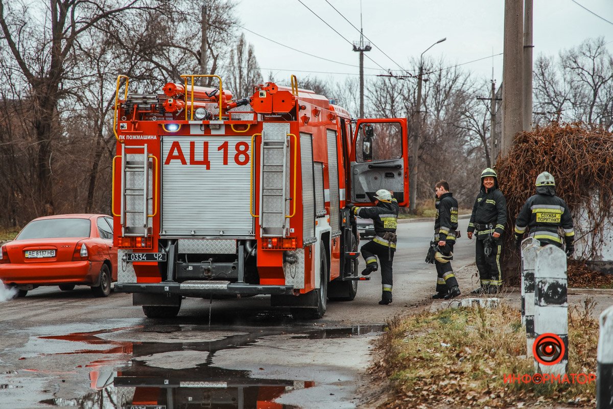 На место прибыли спасатели На место прибыли спасатели