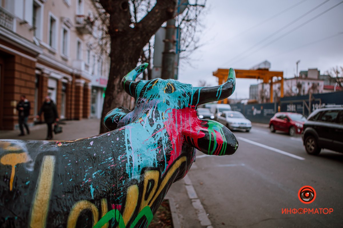 Красочная коровка