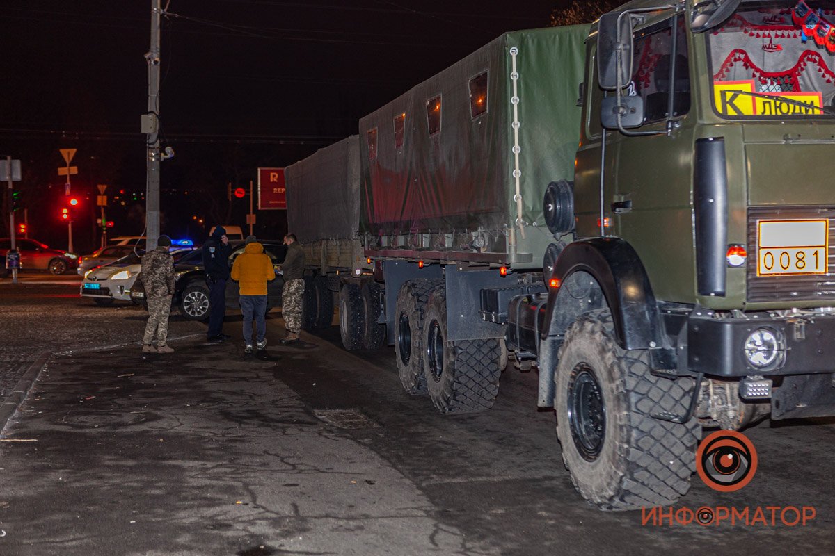 Грузовик двигался по проспекту со стороны улицы Титова Грузовик двигался по проспекту со стороны улицы Титова