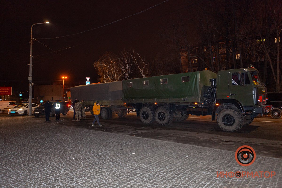 Со слов свидетелей, женщина шла на "зеленый" сигнал светофора Со слов свидетелей, женщина шла на "зеленый" сигнал светофора