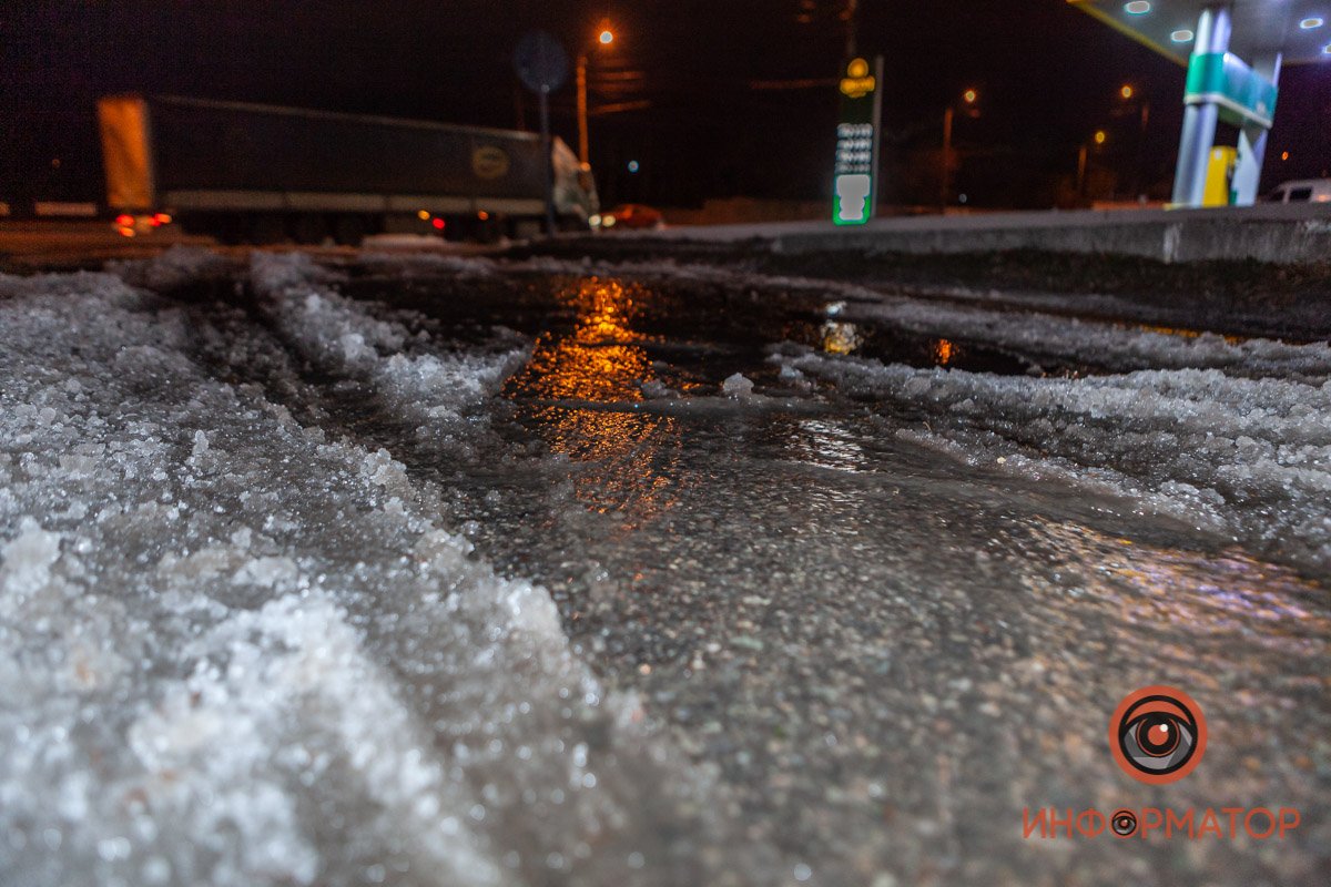 Улица Августовская пролегает рядом с заправкой "Юкон" и смежная с проездом Гальченко
