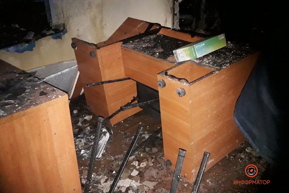 Сгорела мебель и вещи на общей площади в 10 м² Сгорела мебель и вещи на общей площади в 10 м²