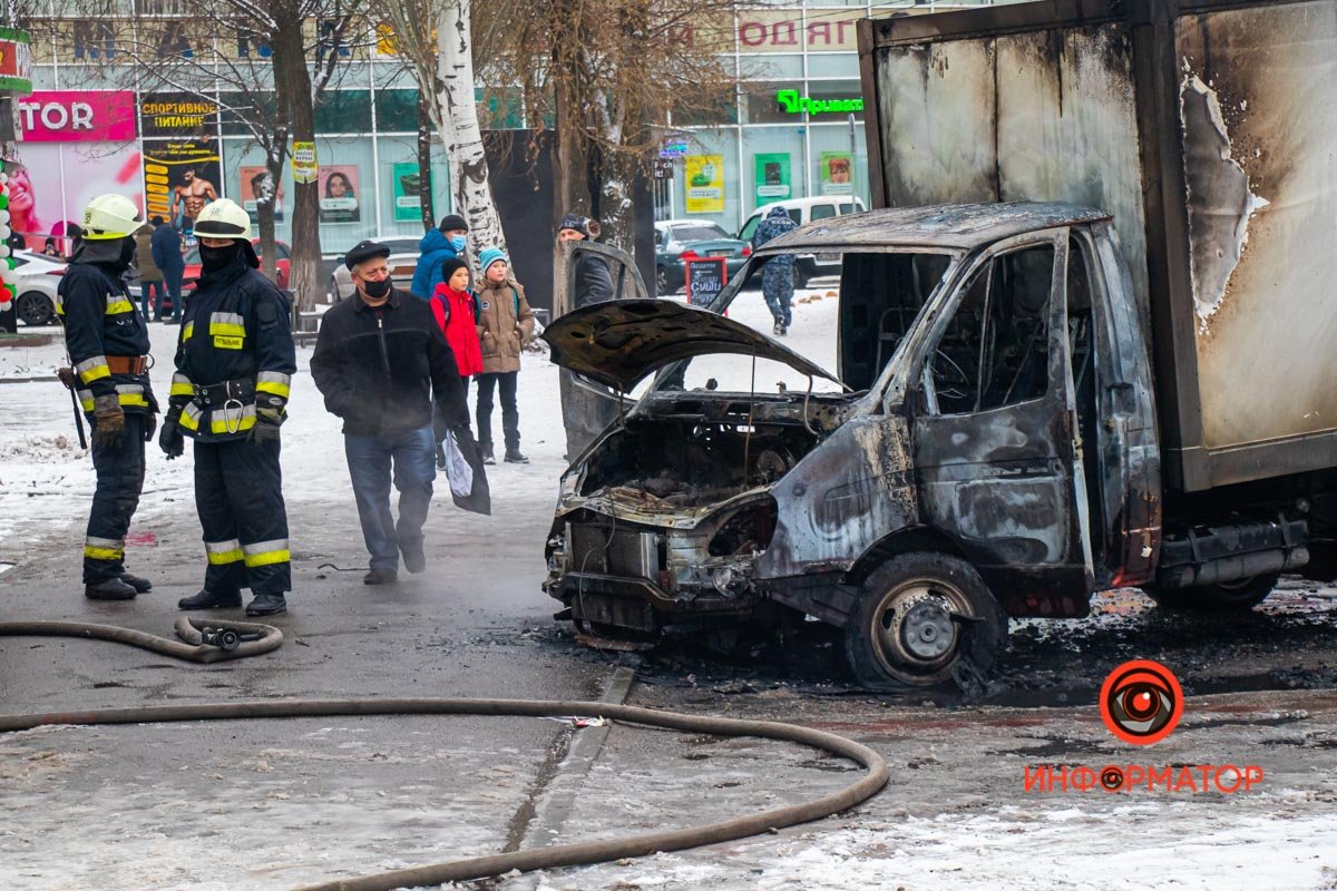 После возгорания мужчина свернул на тротуар