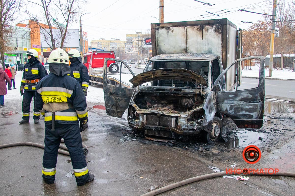 По словам сотрудников ГСЧС, очаг возгорания - в моторном отсеке