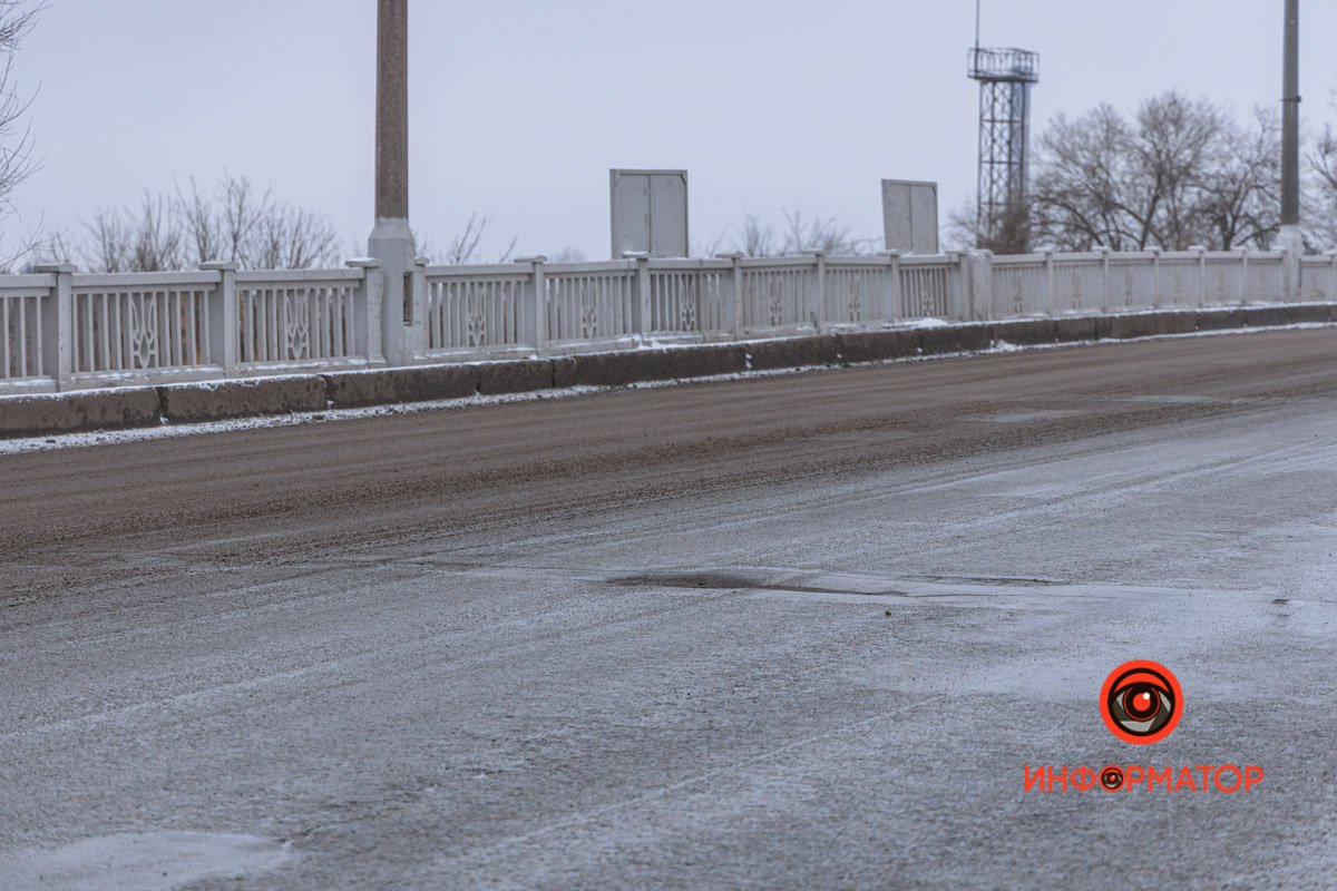 Трещины растут в размерах Трещины растут в размерах