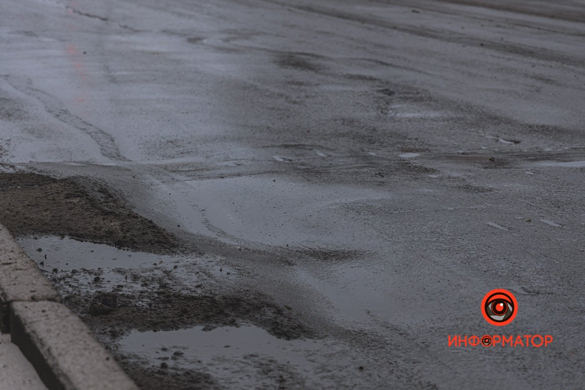 Погодные условия тоже влияют на состояние дорог Погодные условия тоже влияют на состояние дорог