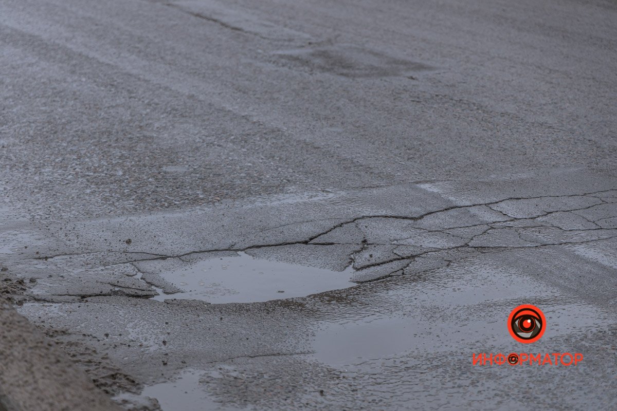 Когда дорогу заметет снегом, разглядеть дефекты будет значительно сложнее Когда дорогу заметет снегом, разглядеть дефекты будет значительно сложнее