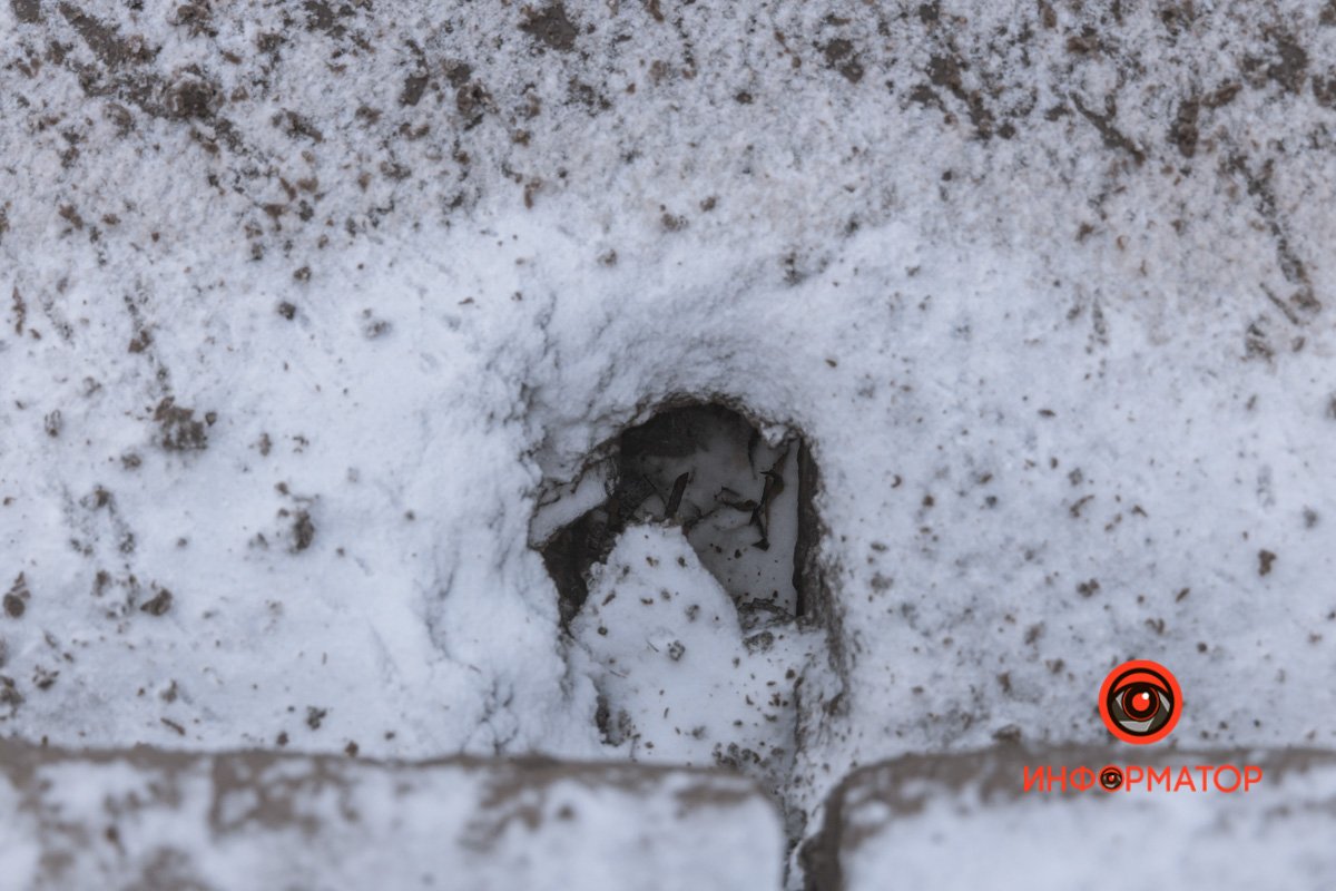 Под снегом не видно Под снегом не видно