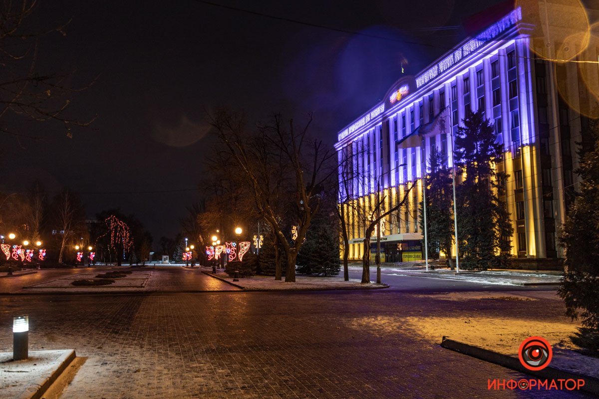 Украсили и площадь между ОГА и облсоветом