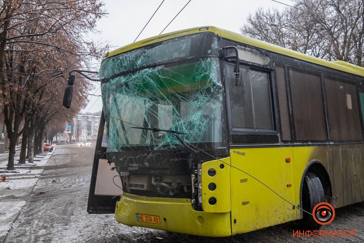 Автомобиль завалил электроопору