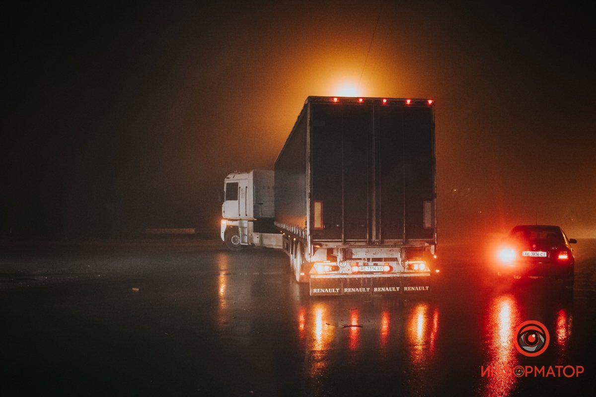 Фура поворачивала на Самарский спуск