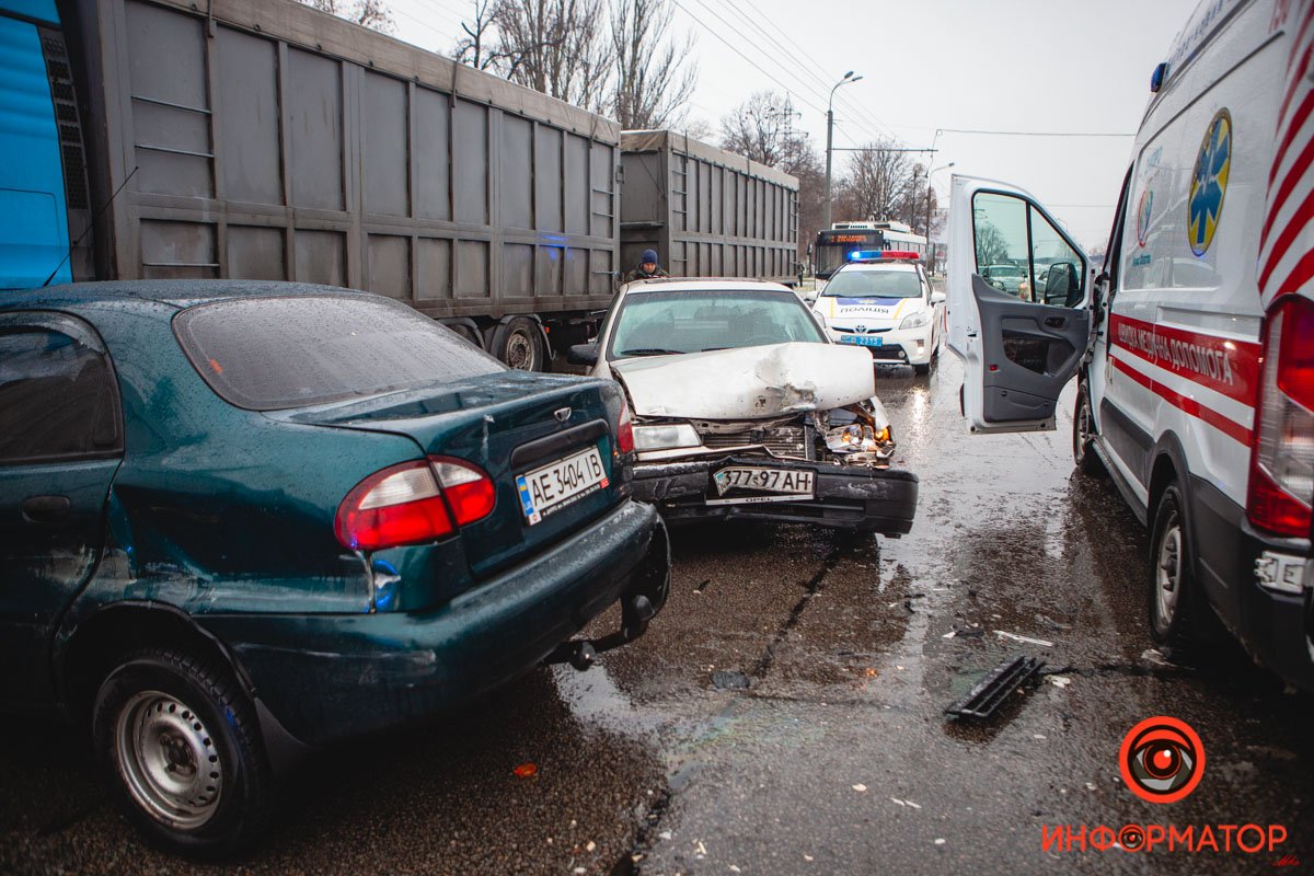 На месте работают полицейские На месте работают полицейские