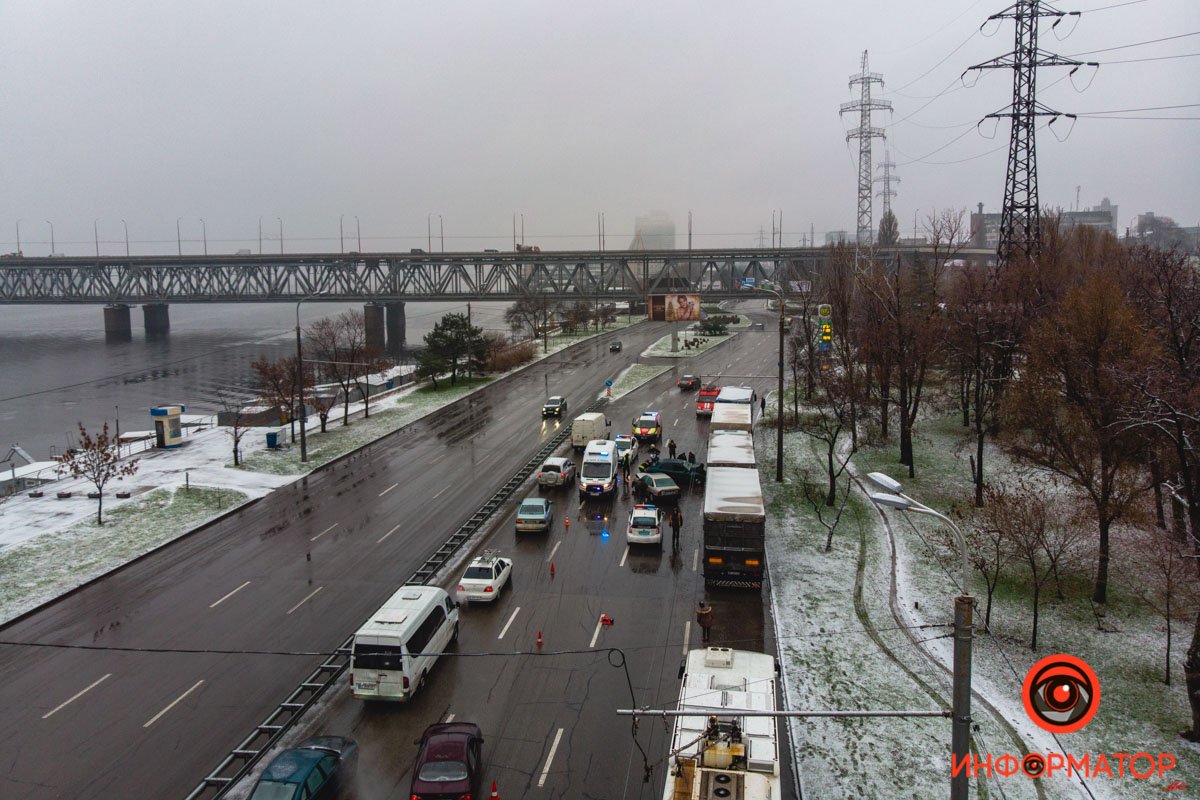 Женщина не справилась с управлением Женщина не справилась с управлением