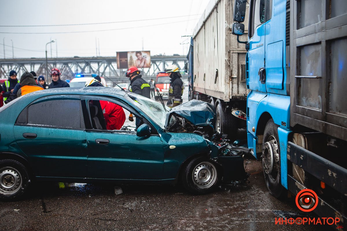 Он "догнал" Lanos сзади Он "догнал" Lanos сзади