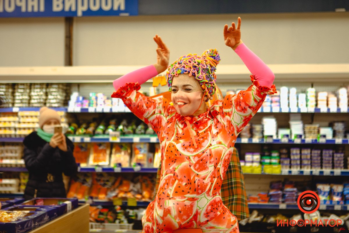 Выступления прошли в трех магазинах