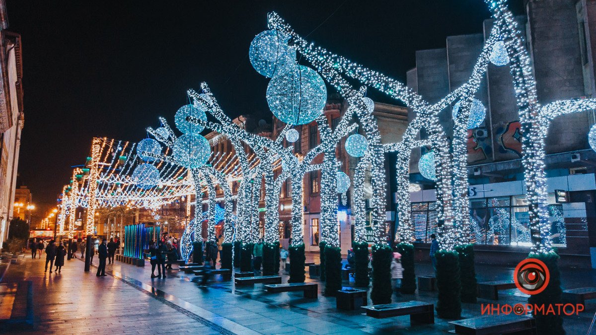 В Днепре к Новому году украсили улицу Короленко