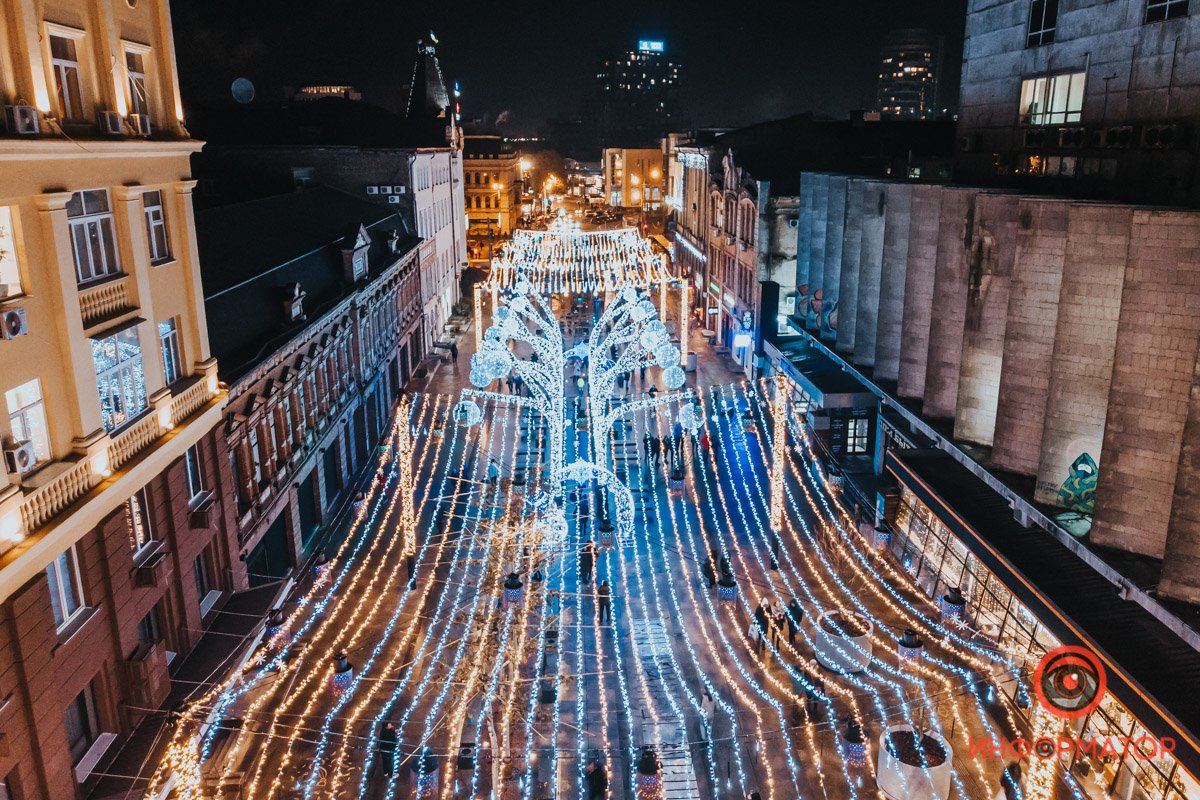 Украшения прямо над головой Украшения прямо над головой