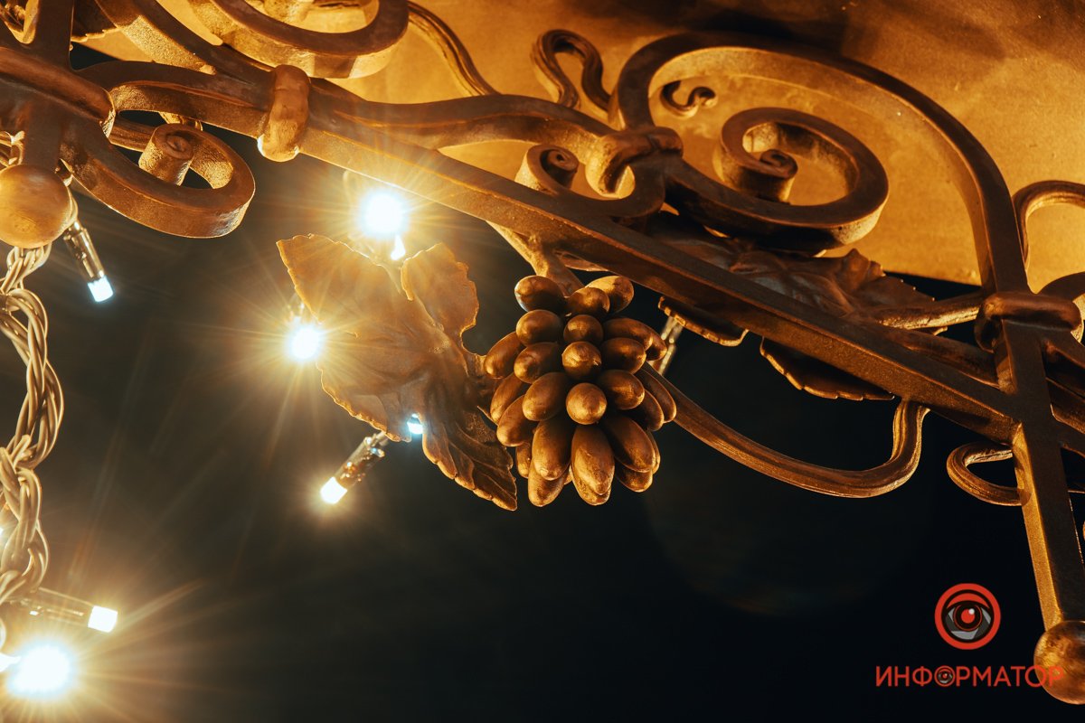 Висит виноград, нельзя скушать Висит виноград, нельзя скушать