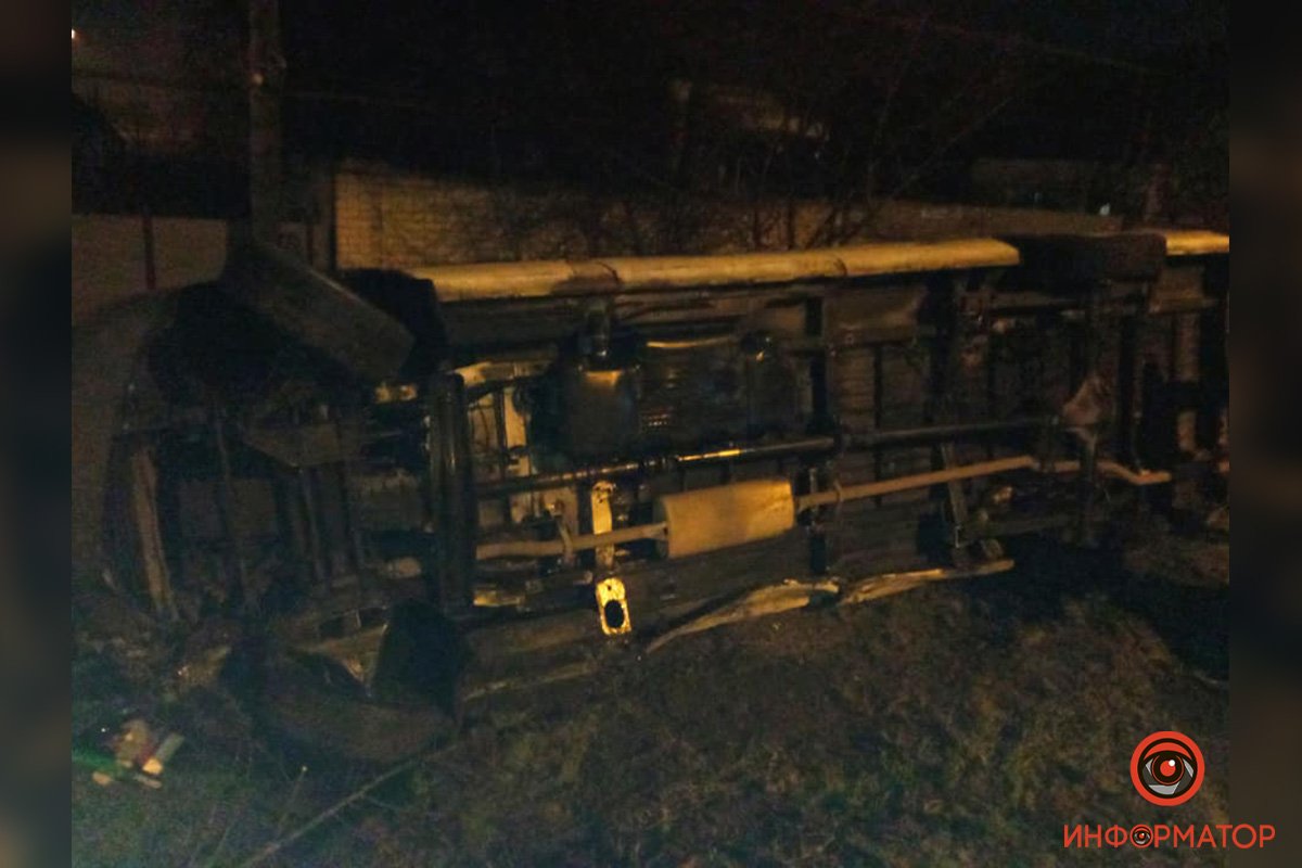 Со слов пассажиров, аварию спровоцировал нетрезвый мужчина, который резко выскочил на дорогу