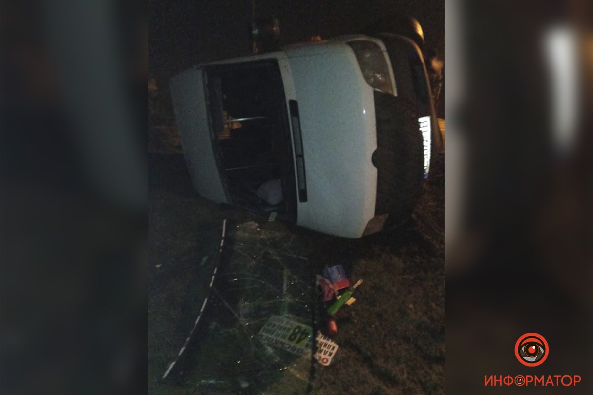 Одна девушка ударилась головой - с места аварии ее забрала скорая