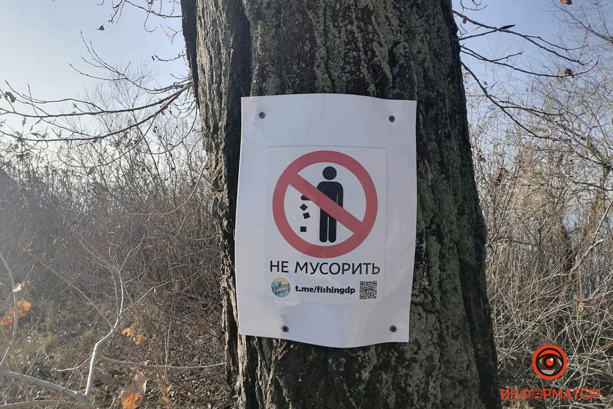 Повесили его явно с воспитательной целью и занимались этим, судя по подписи, местные рыбаки Повесили его явно с воспитательной целью и занимались этим, судя по подписи, местные рыбаки