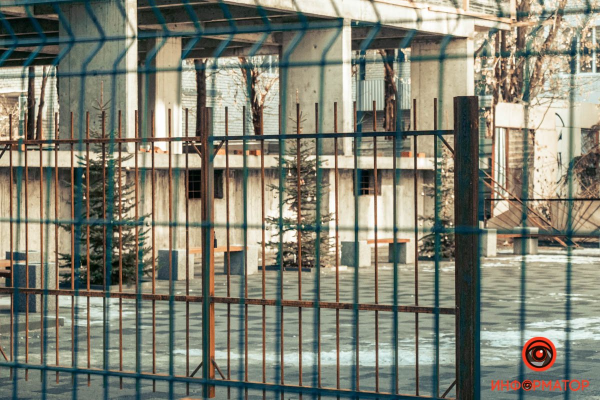 По тут сторону По тут сторону