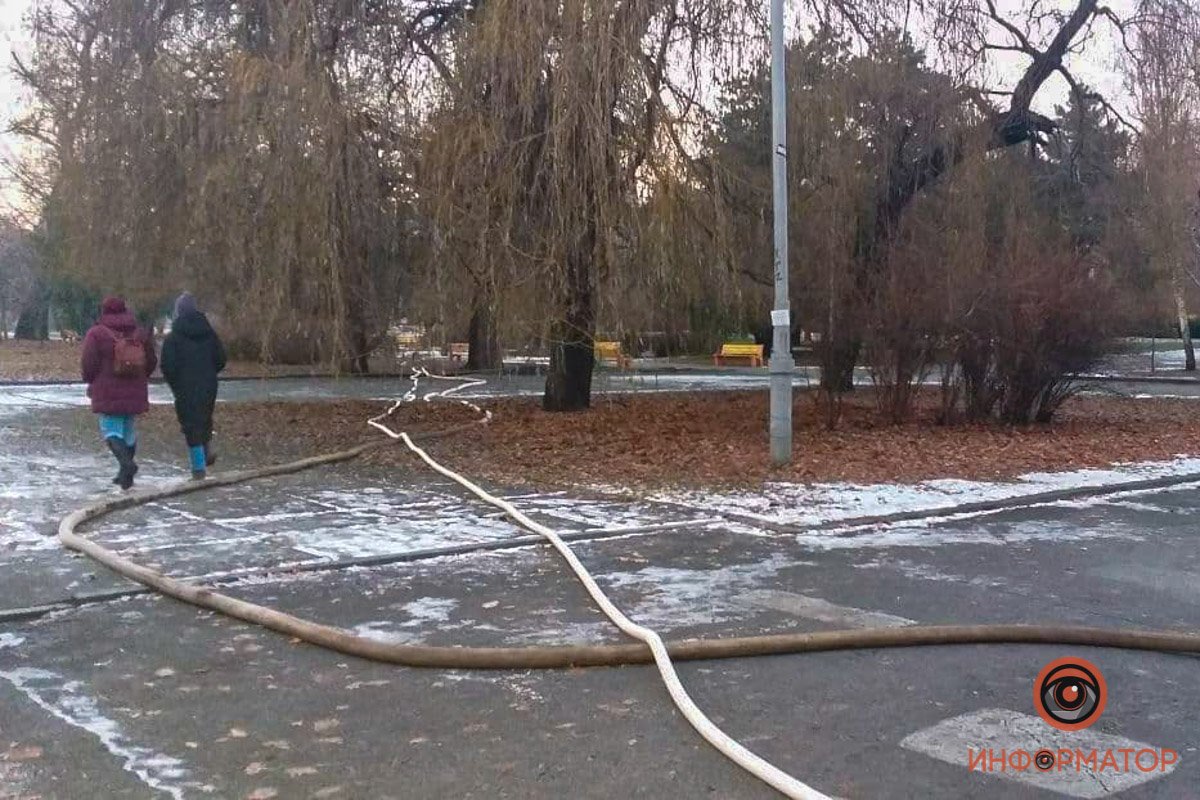 Через весь парк