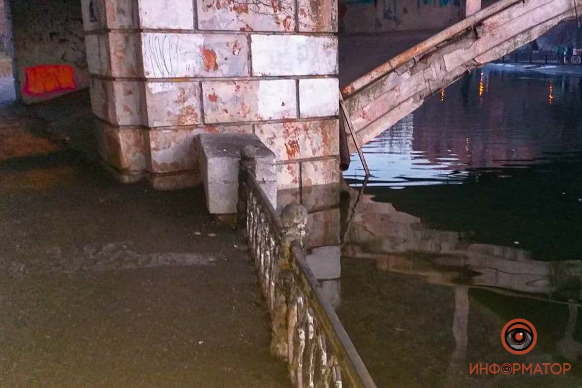 Вода поднялась более чем на метр