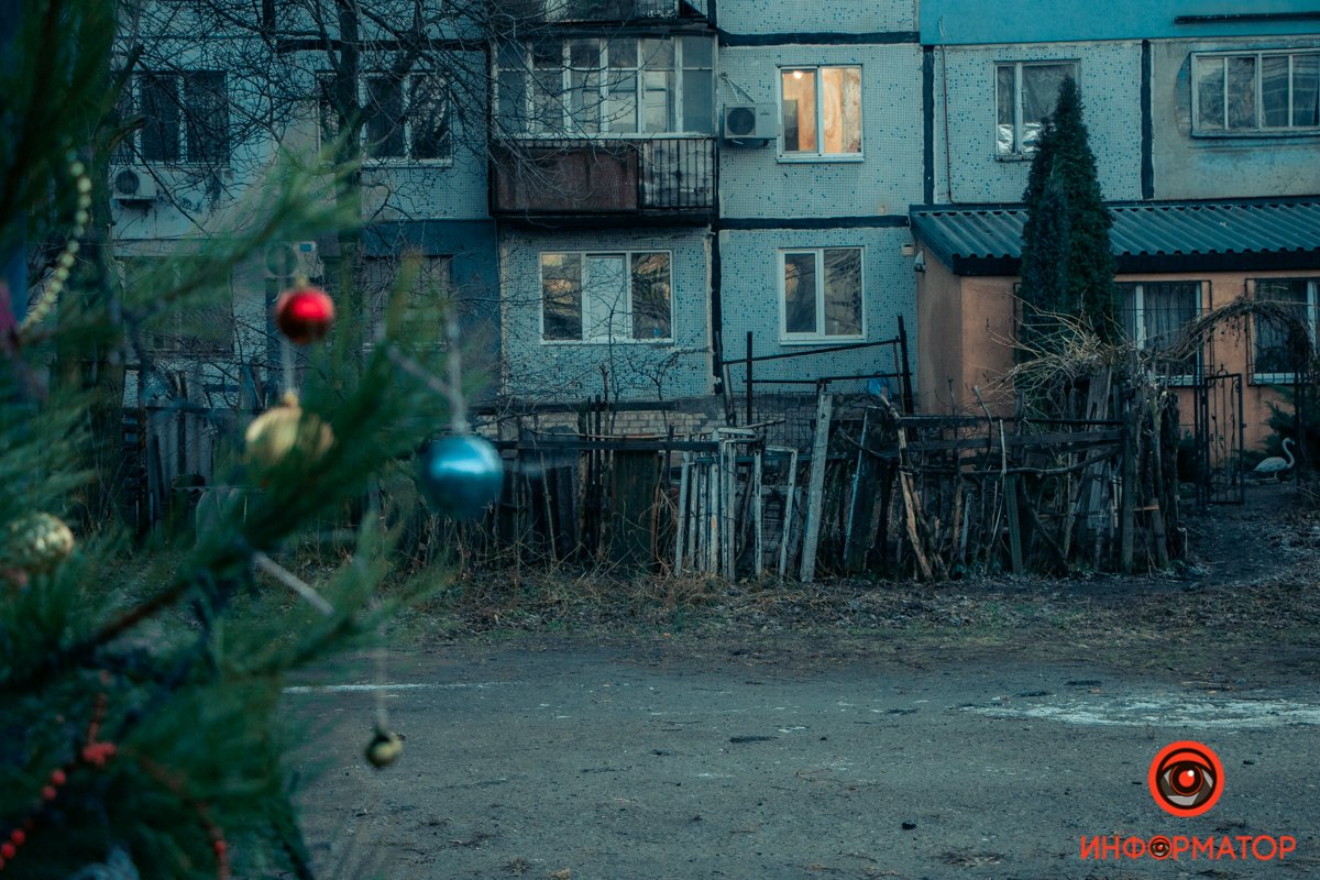 Уголок счастья среди серых многоэтажек Уголок счастья среди серых многоэтажек