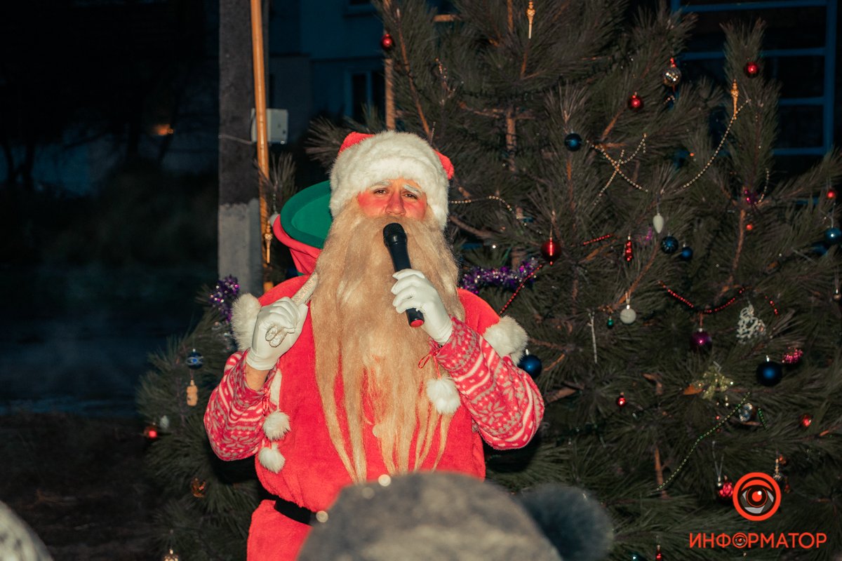 Посетил праздник и Дед Мороз Посетил праздник и Дед Мороз