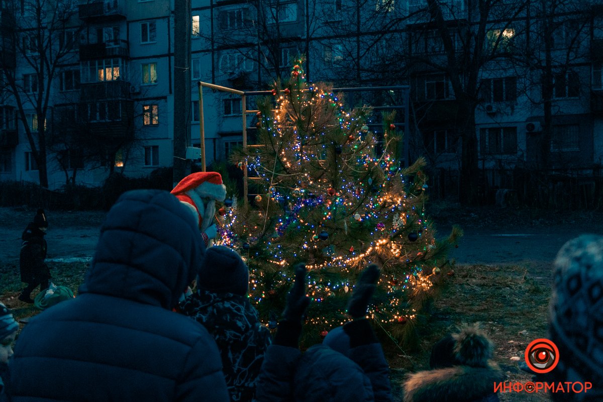 Раз, два, три, ёлочка, гори! Раз, два, три, ёлочка, гори!