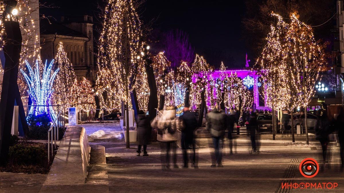 Как в Днепре выглядит улица Яворницкого в свете новогодних огней