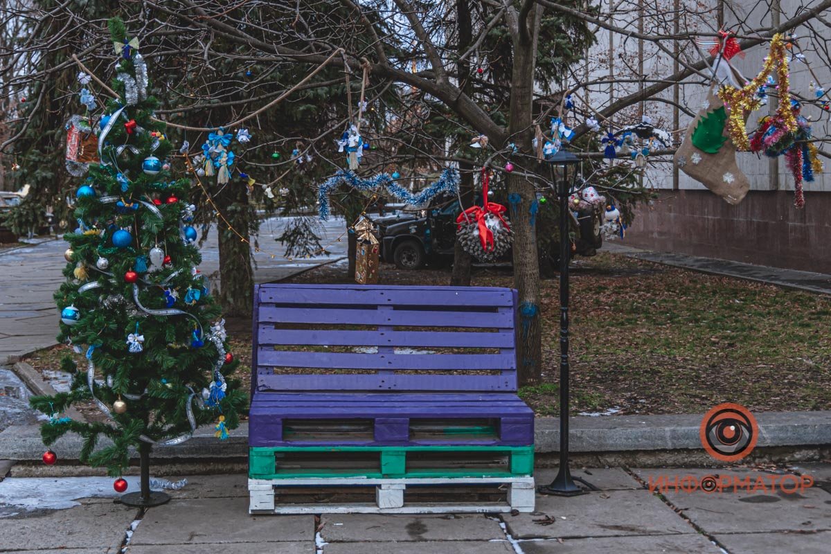 А еще там рядышком поставили елочку А еще там рядышком поставили елочку