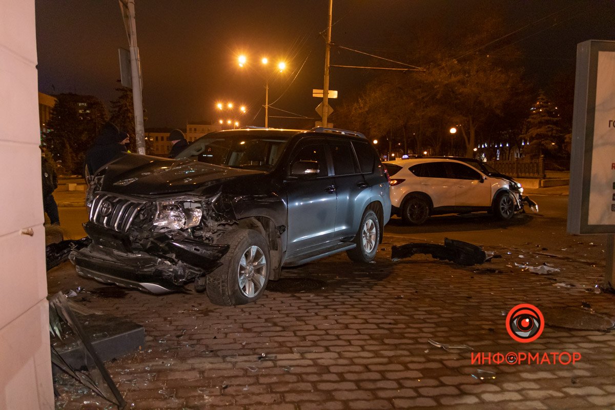 Mazda развернуло на 180 градусов Mazda развернуло на 180 градусов