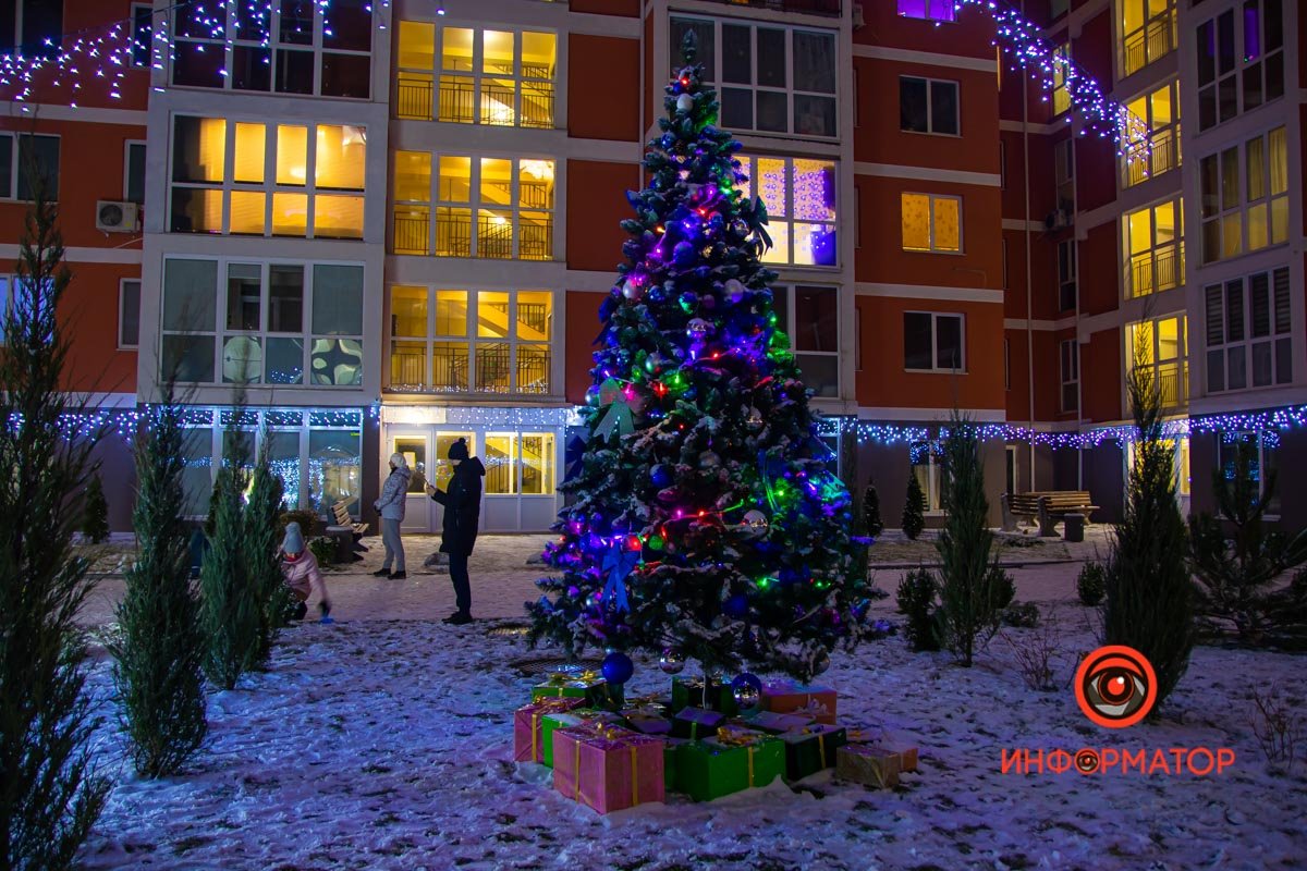 Новогодняя инсталляция напоминает фотозоны в торговых центрах Новогодняя инсталляция напоминает фотозоны в торговых центрах